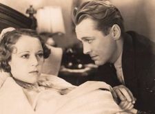 샐리 에일러스와 제임스 던 영화의 한 장면