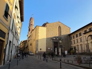 이 영화는 토스카나 아레초의 바디아 델레 산테 플로라 에 루칠라를 포함한 지역에서 촬영되었다.