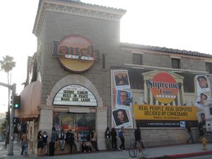 칼린 사망 이틀 후 Laugh Factory의 헌사