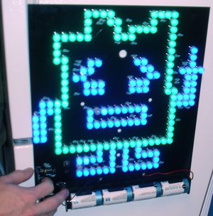 보스턴 광고 캠페인 폭탄 소동 당시 사용된 어덜트 스윔의 캐릭터 Ignignokt 모양으로 배열된 라이트