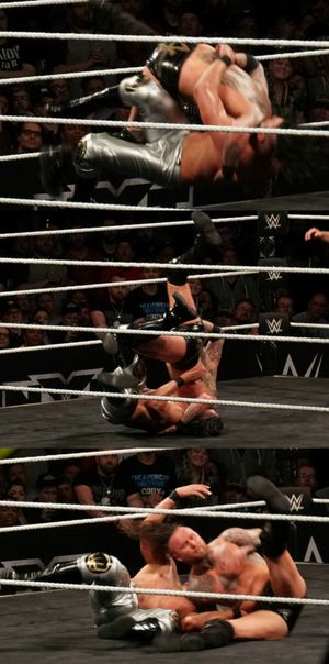 알마스가 해머락 DDT를 알레이스터 블랙에게 시전하는 모습