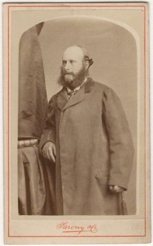 제7대 체스터필드 백작 조지 스탠호프(1860년경), 체스터필드 코트 초기 모델 착용