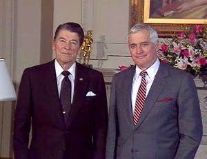 터너, 1987년 4월 리도 홀에서 로널드 레이건 대통령과 함께.