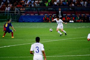 2009년 UEFA 챔피언스리그 결승전에서 바르셀로나를 상대로 경기를 하는 박지성