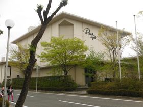 나카니타 바흐 홀