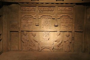 무대 장면이 있는 금나라 무덤.