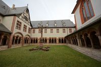 성 베드로와 알렉산더 수도원 교회의 회랑