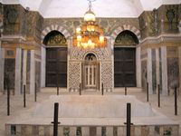 술탄 바이바르스 (1260-1277)의 영묘는 다마스쿠스의 알-자히리야 도서관에 있다.