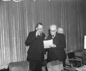 1949년 VVD 창립 멤버인 디르크 스티커와 피터 아우트.