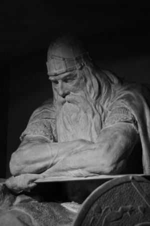 홀게르 단스케}} (오지에르 덴마크인) 조각상 (크론보르 성 포대 위치)