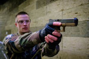 프랑스 군인이 사용하는 "5세대" 글록 17 Gen 5 FR