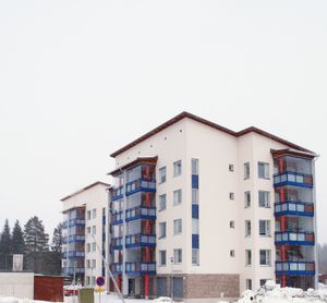 핀란드 시일린얘르비의 Sandelsinkatu 거리에 있는 공공 주택 아파트 건물