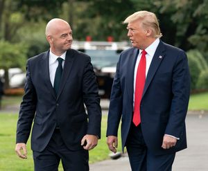 도널드 트럼프 미국 대통령과 함께 있는 인판티노 (2019년)