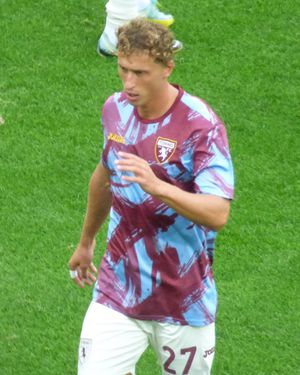 메르김 보이보다는 코소보 축구 국가대표팀 역사상 두 번째로 많은 61경기에 출전했다.