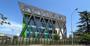 티라나에 있는 FSHF 본부