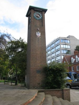 솔리헐 시계탑은 1964년 솔리헐의 자치구 승격을 기념하기 위해 세워졌다.