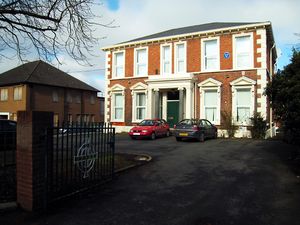 벨파스트의 윈저 애비뉴 20번지에 위치한 아일랜드 축구 협회(Irish Football Association)의 이전 본부.