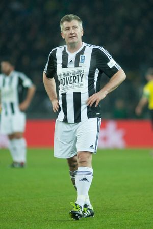 2014년 3월 자선 경기 중 슈케르