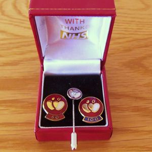 50, 25, 100회 헌혈에 대한 영국의 상.