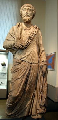 보스포루스 왕국 시대(서기 180년경), 로마 크림 반도 시대에 고르기피아(아나파)의 익명의 통치자. 또는 당시 마르쿠스 아우렐리우스 로마 황제.