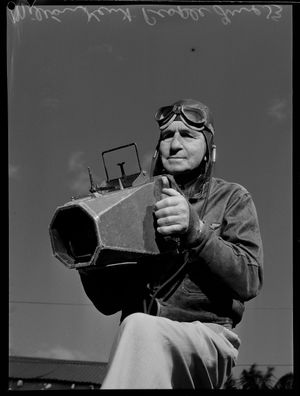 밀턴 켄트, 1953년 6월, 항공 카메라를 들고, 밀턴 켄트 스튜디오, 시드니