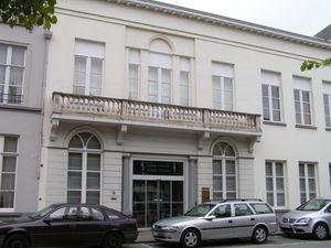 유럽 칼리지는 벨기에에 있으며, 1948년 헤이그 회의 이후에 설립되었다. 이는 유럽 연방 역사에서 중요한 순간이었으며, 유럽 운동의 창설로 이어졌다.