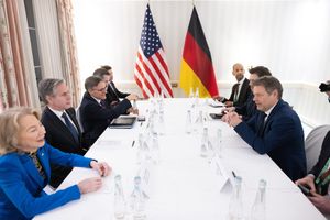 하베크와 미국 국무부 장관 토니 블링컨, 2024년 2월 16일