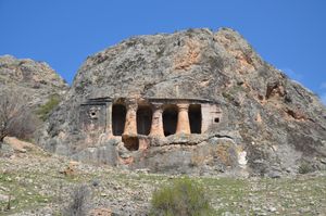 헬레니즘 시대의 게르데크 암석 묘지, 기원전 2세기, 초룸 지구.