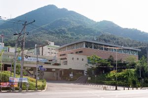 김해외국어고등학교 정문