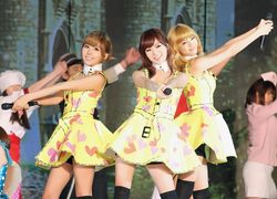 2010년 10월 29일 SBS 가요대전에서 공연 중인 오렌지캬라멜.