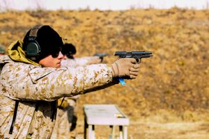 K5를 사용한 사격 훈련을 실시하는 미국 해병대 병사