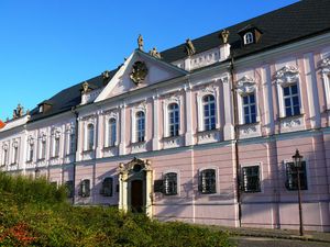 프리비나 광장의 대 신학교