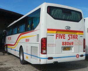 필리핀 불라칸 주 산 미겔, 불라칸에서 운행 중인 현대 유니버스 스페이스 럭셔리의 후면