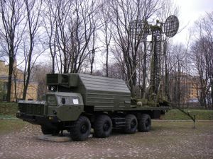 상트페테르부르크 포병 박물관의 토폴 대류권 중계 스테이션 차량