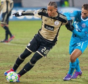 2012년 제니트전에서 벤피카 소속으로 경기하는 비첼