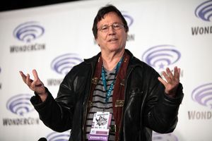 2016년 원더콘에서 연설하는 해치