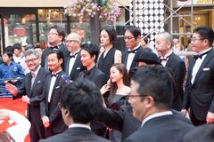 『신 고질라』 월드 프리미어에 참석한 오오스기 렌(뒷줄 오른쪽에서 3번째)