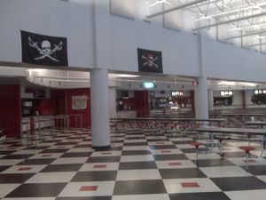 포트 샬럿 고등학교의 푸드 코트 스타일 카페테리아