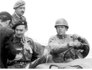 1944년 룩셈부르크 시 해방 당시 아버지 펠릭스 공과 함께 있는 장 왕자