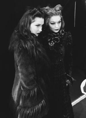 욜란다 하디드의 딸들, 모델 벨라와 지지