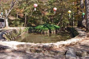 선암사 삼인당, 작은 연못