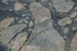 남아프리카 공화국 브레데포트 충돌 구조에서 발견된 슈도타킬라이트 각력암