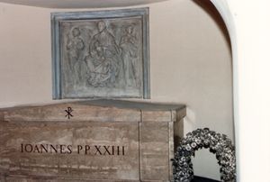 바티칸 묘역에 있는 요한 23세의 (2000년까지) 원래 무덤.