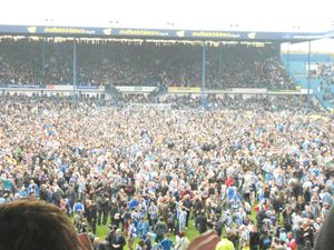 2012년 5월 5일, 챔피언십 승격을 축하하는 웬즈데이 서포터