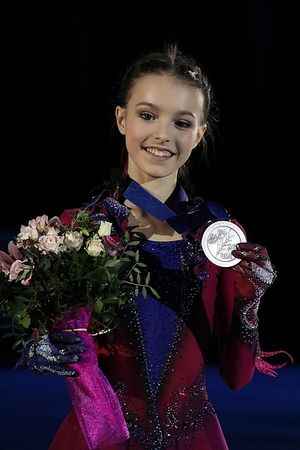 2019년 세계 주니어 선수권에서 은메달을 획득.