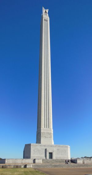 샌 자신토 기념비는 텍사스 혁명 당시 사망한 사람들을 기리는 기념물이다.