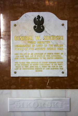 지브롤터 성모 대관 성당에 있는 시코르스키 추모 현판