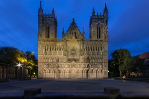 니도스 대성당의 서쪽 정면