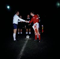 스위스와의 경기 전 잉글랜드의 주장 무어