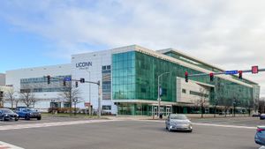 다운타운 스탬퍼드에 있는 코네티컷 대학교 메인 캠퍼스 건물